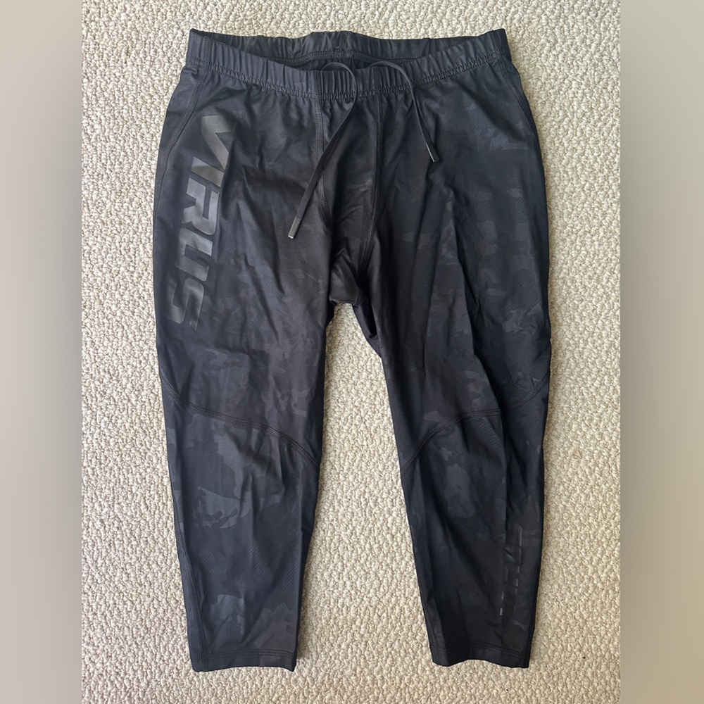 Virus International 3/4 Black Camo compression tights